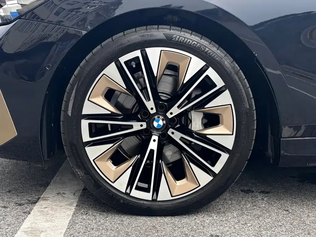 BMW 5 Series — фото 4