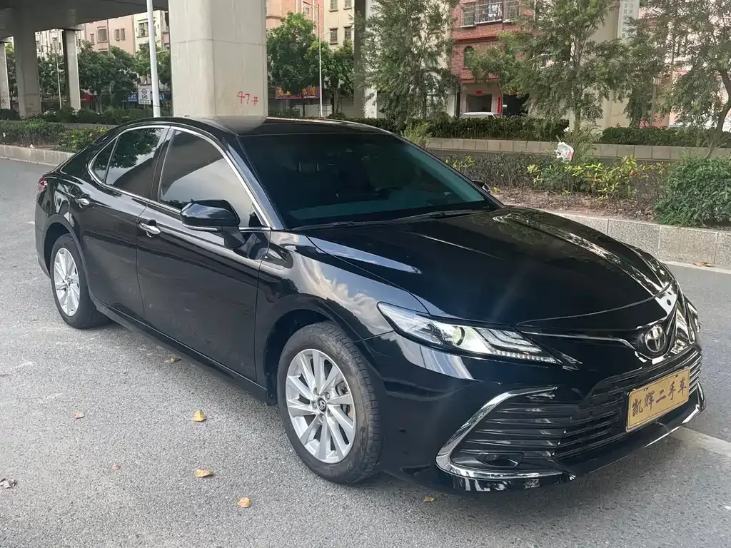 Toyota Camry — фото 3