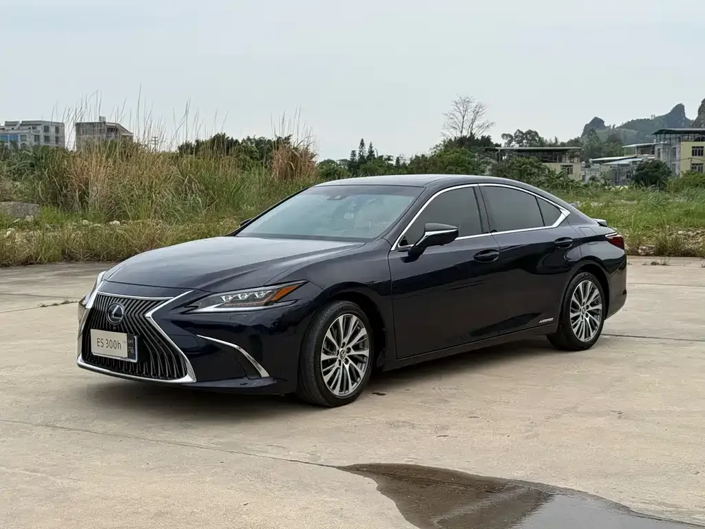Lexus ES — фото 1