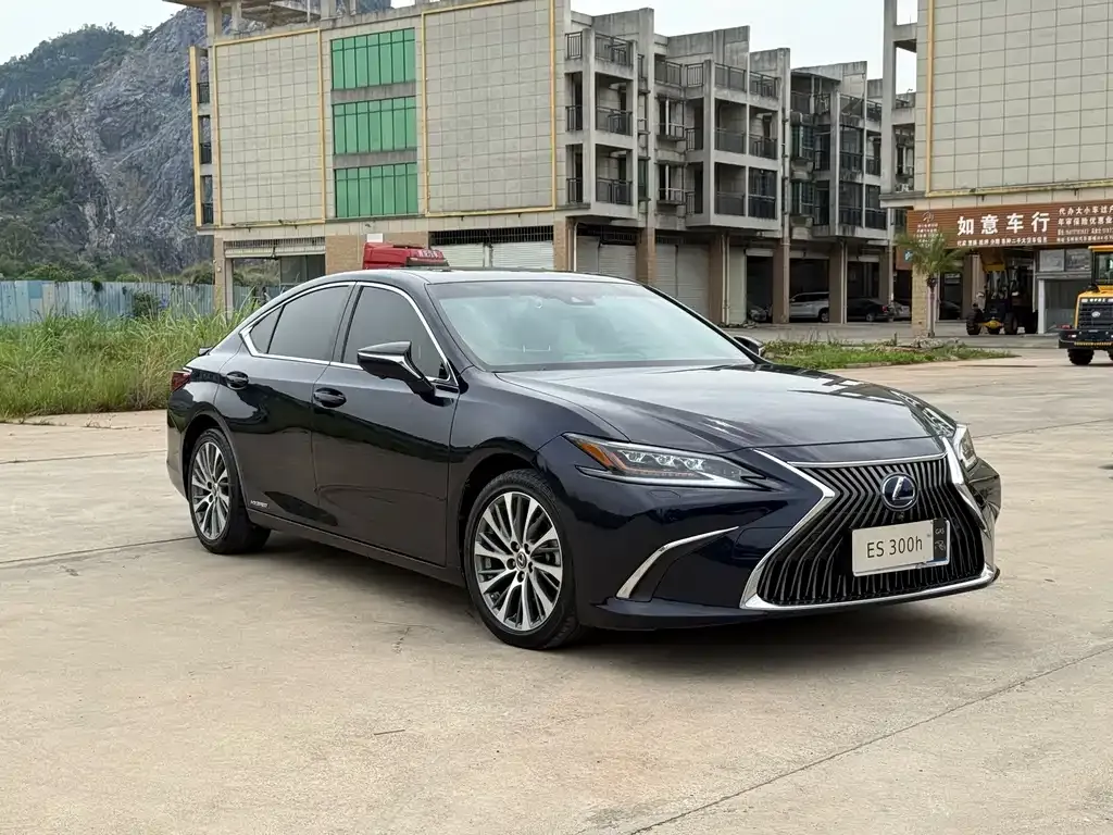Lexus ES — фото 10