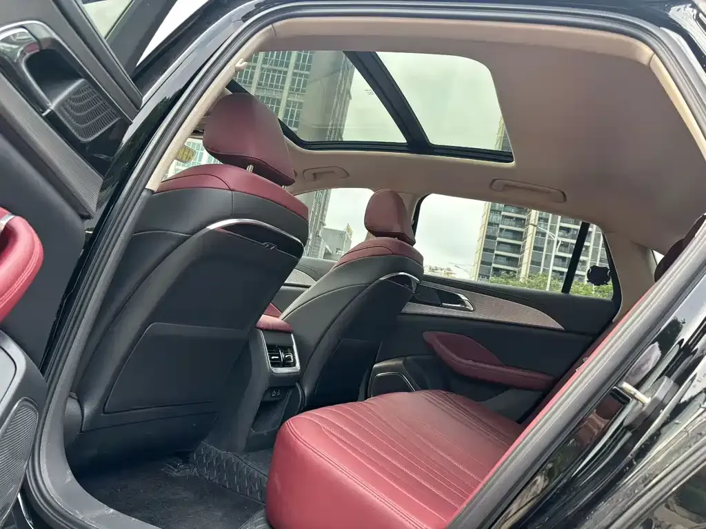 Hongqi H5 — фото 2