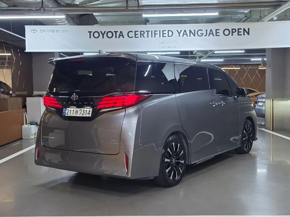 Toyota Alphard — фото 8