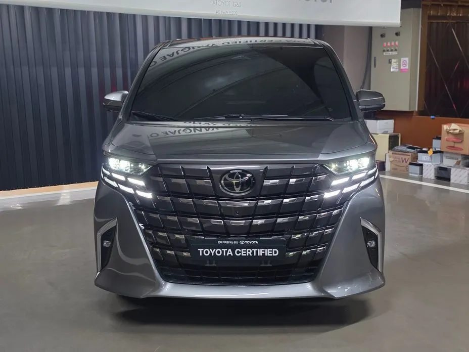 Toyota Alphard — фото 3