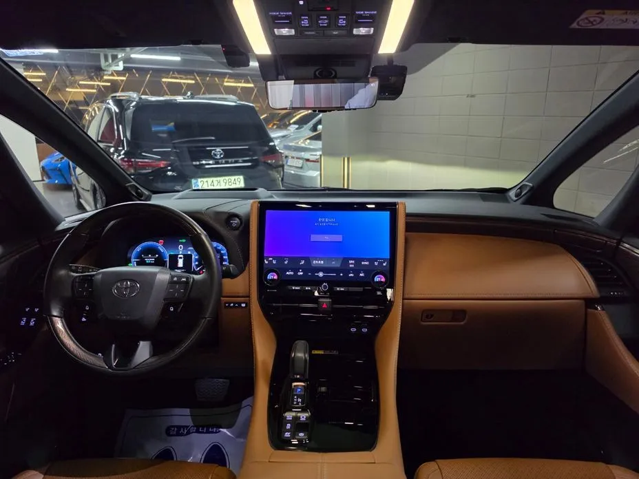 Toyota Alphard — фото 10