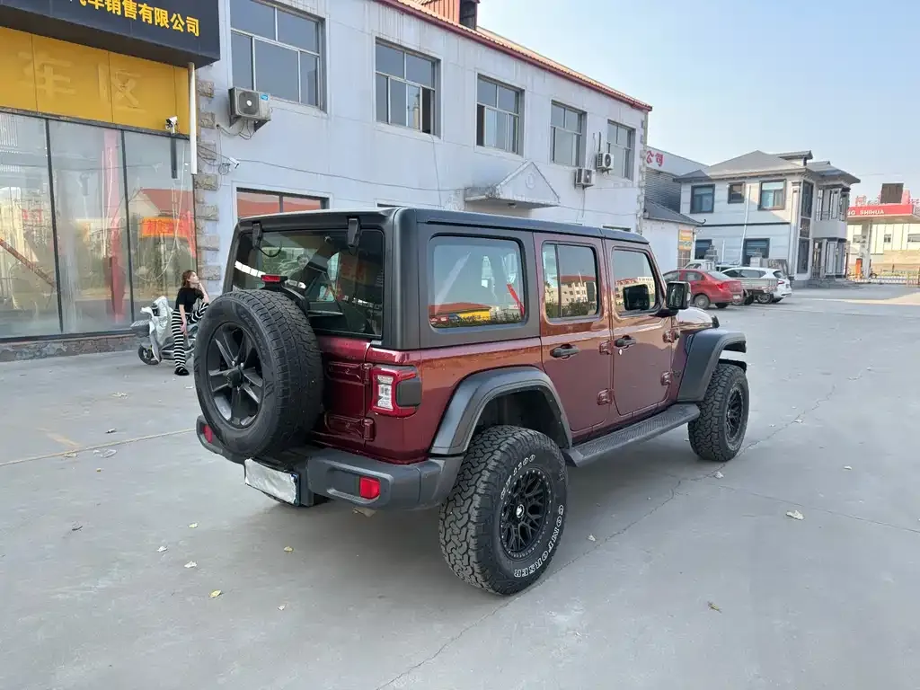 Jeep Wrangler — фото 8