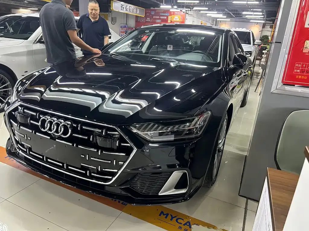Audi A7L — фото 1