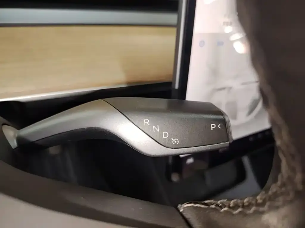 Tesla Model 3 — фото 4