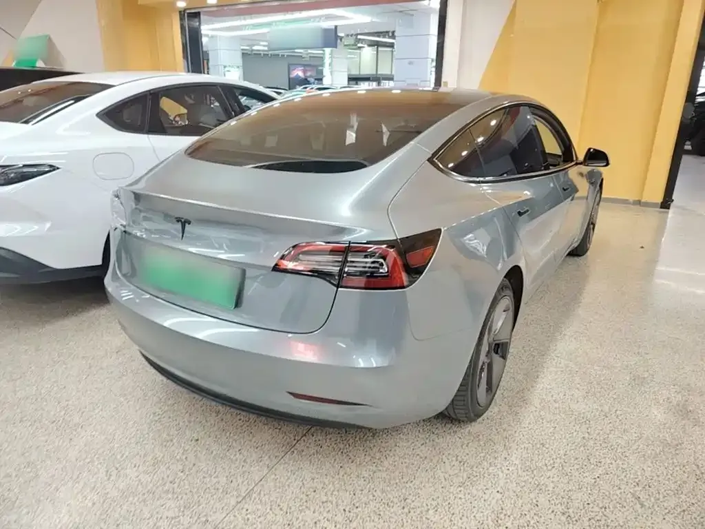 Tesla Model 3 — фото 9