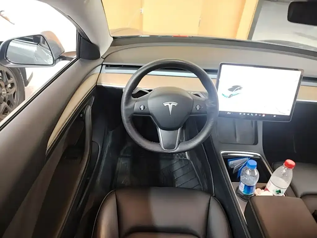Tesla Model 3 — фото 7