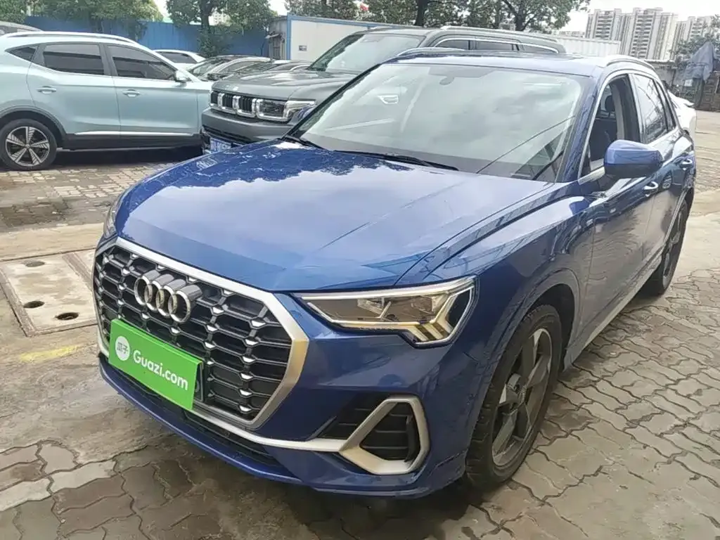 Audi Q3 — фото 1
