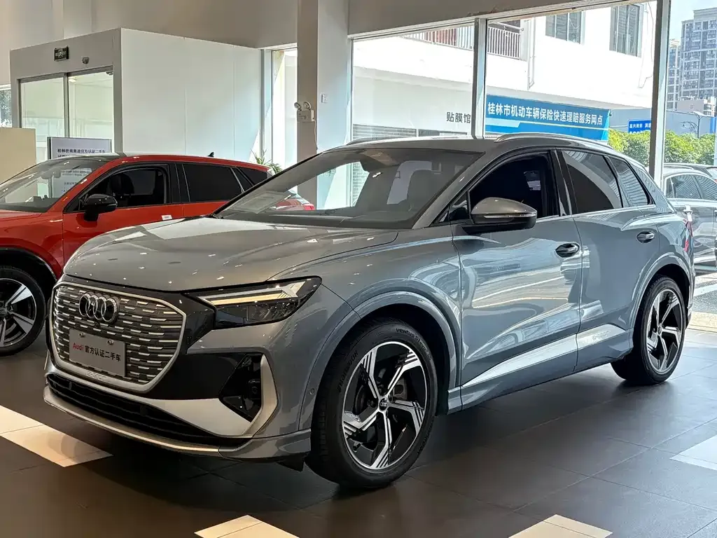 Audi Q4 e-tron — фото 1