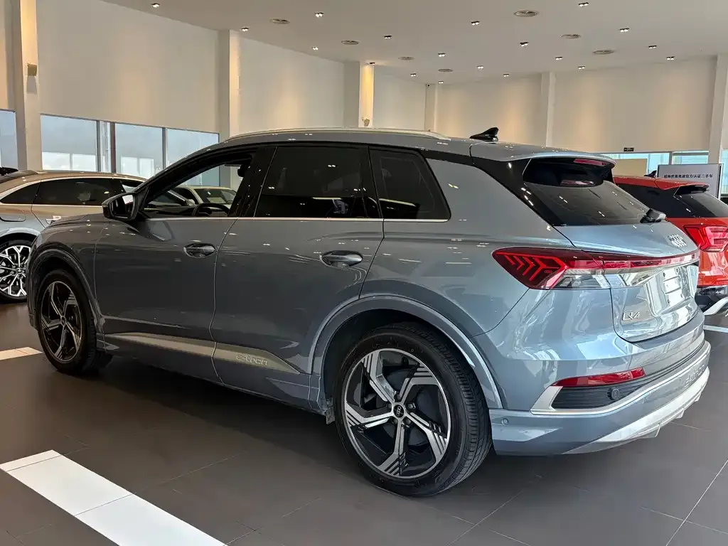 Audi Q4 e-tron — фото 9