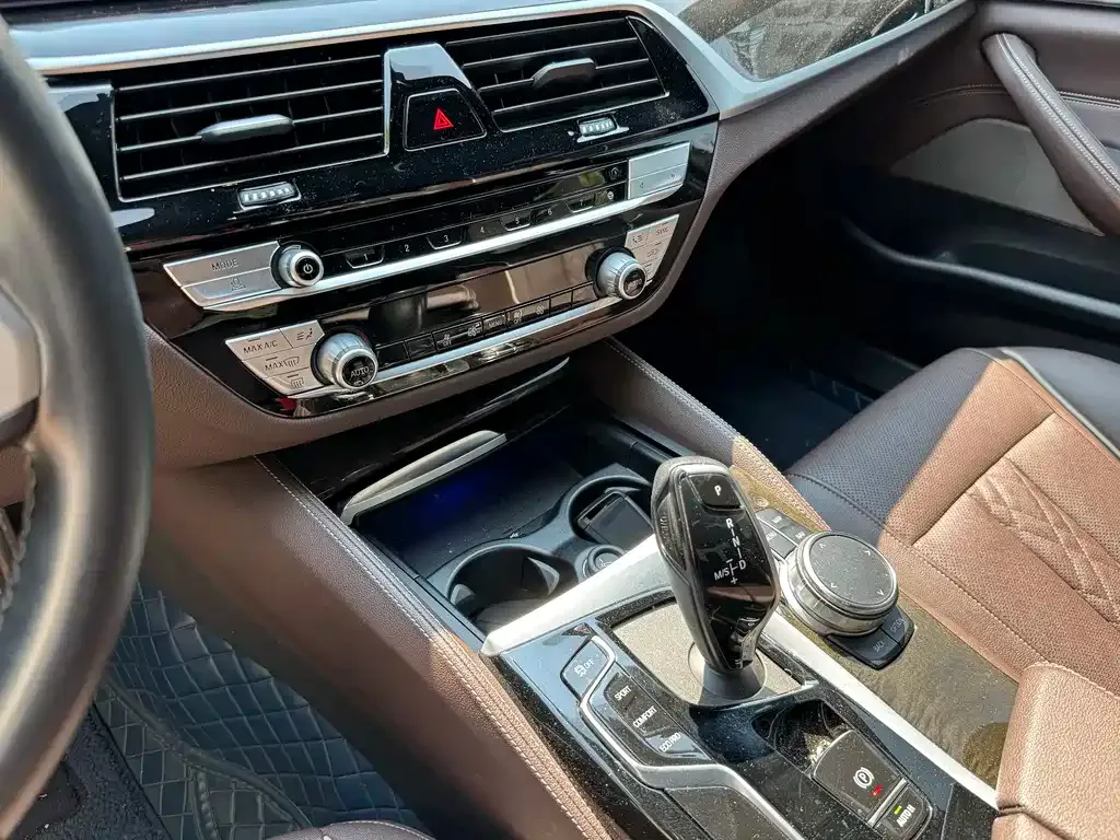 BMW 5 Series — фото 9