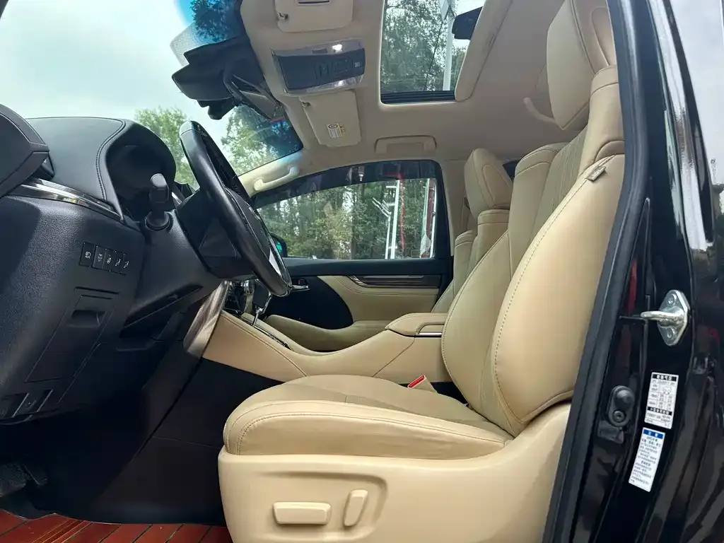 Toyota Vellfire — фото 2
