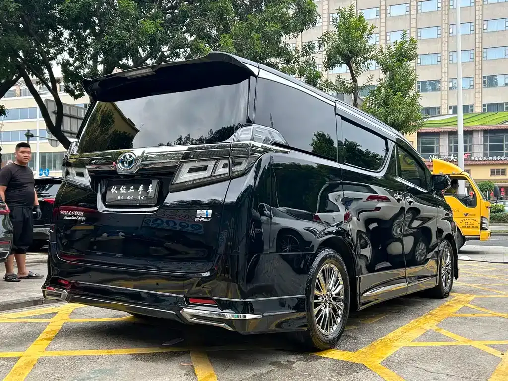 Toyota Vellfire — фото 8