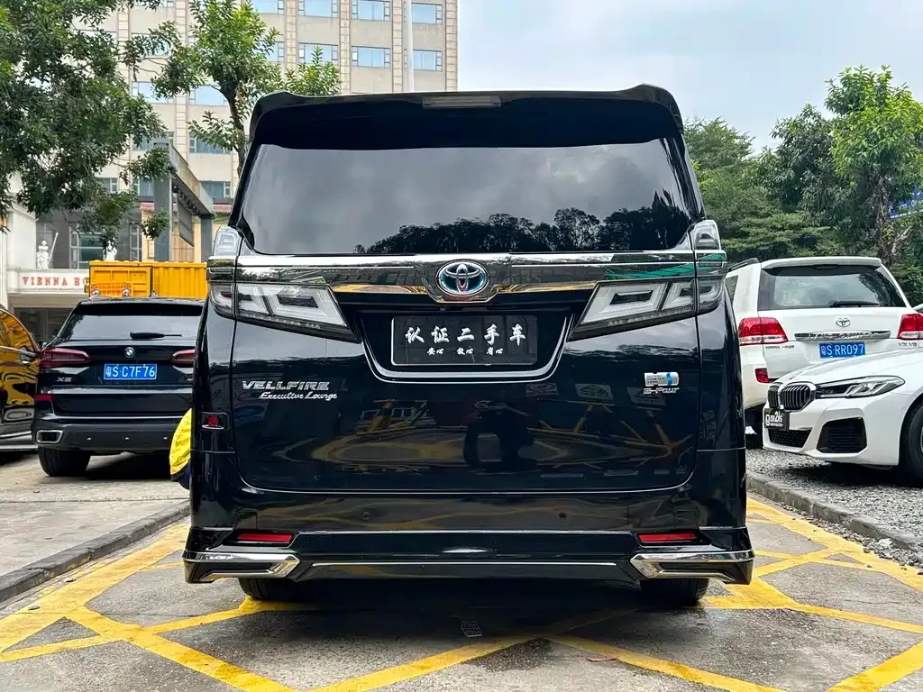 Toyota Vellfire — фото 10