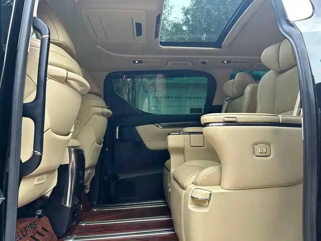 Toyota Vellfire — фото 7