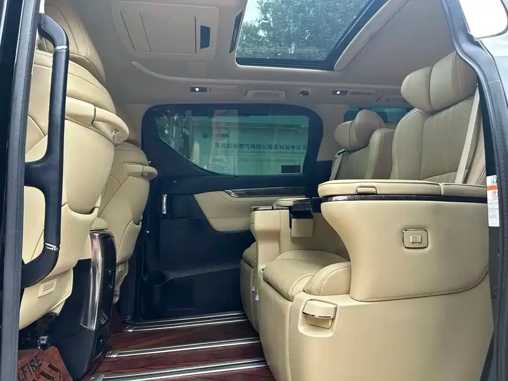 Toyota Vellfire — фото 6