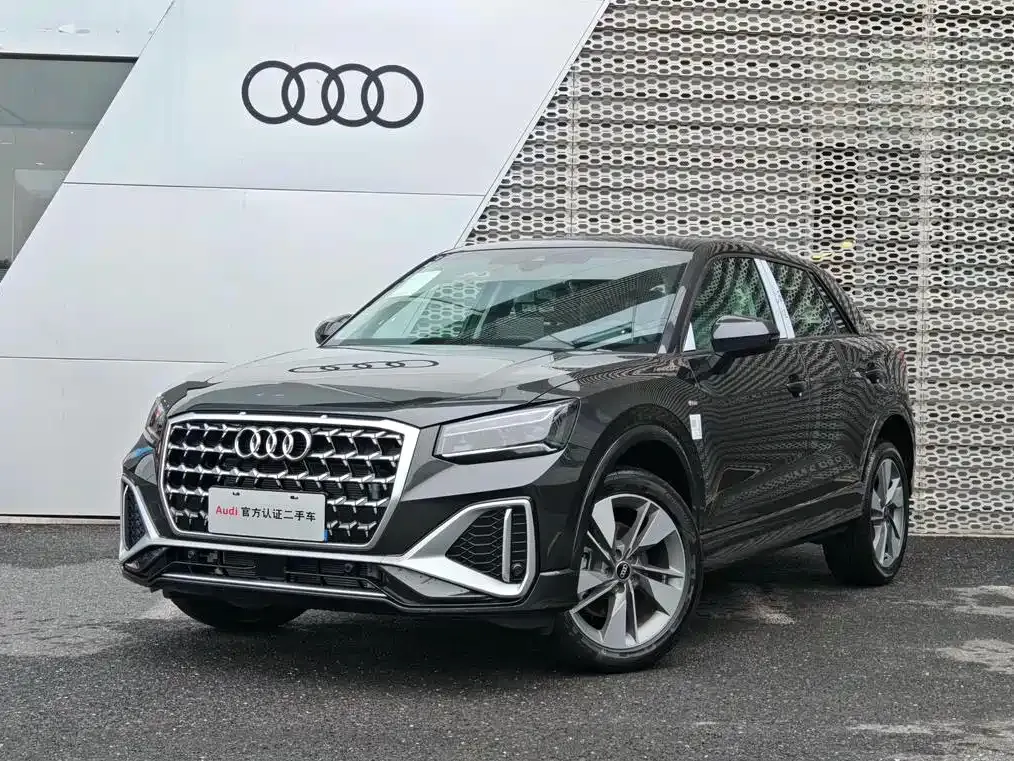 Audi Q2L — фото 1