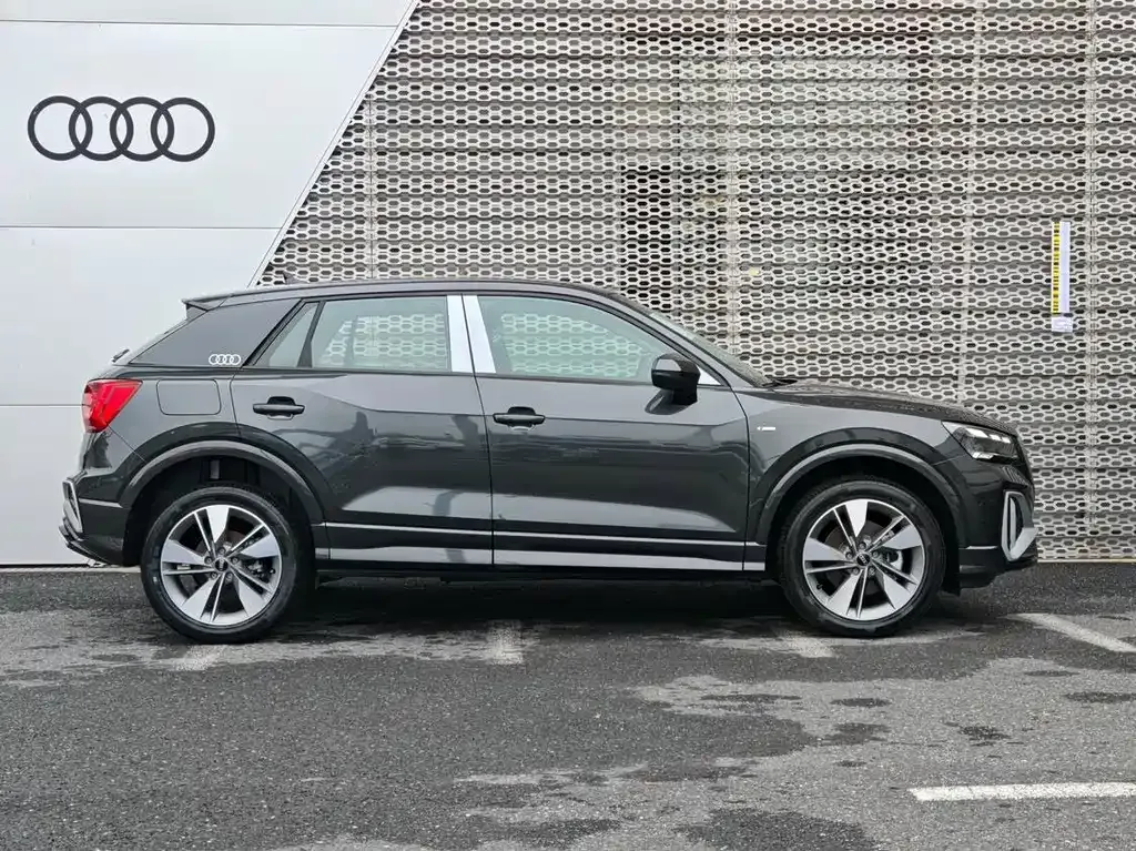 Audi Q2L — фото 5