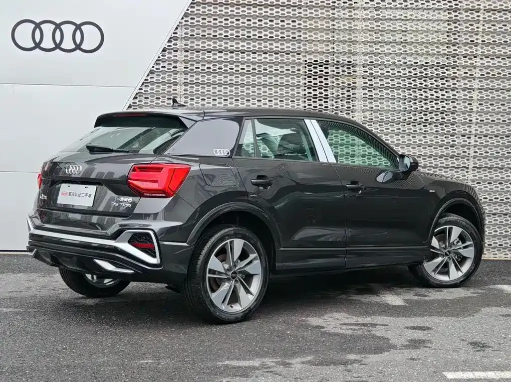 Audi Q2L — фото 3