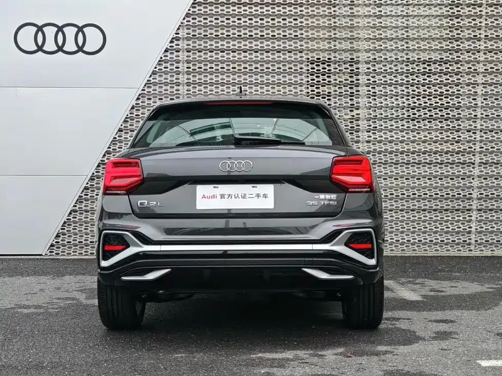 Audi Q2L — фото 8