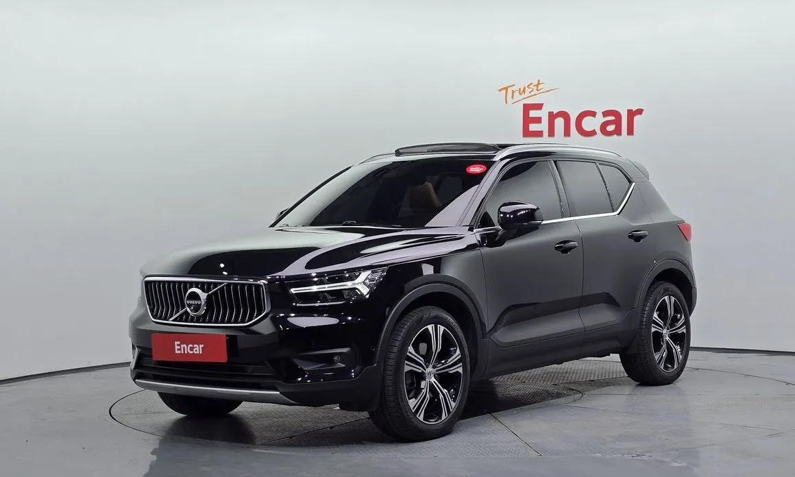 Volvo XC40 — фото 1