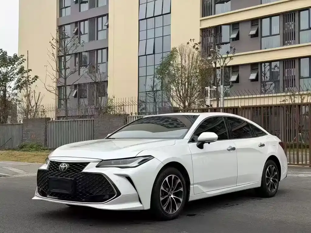 Toyota Avalon — фото 1