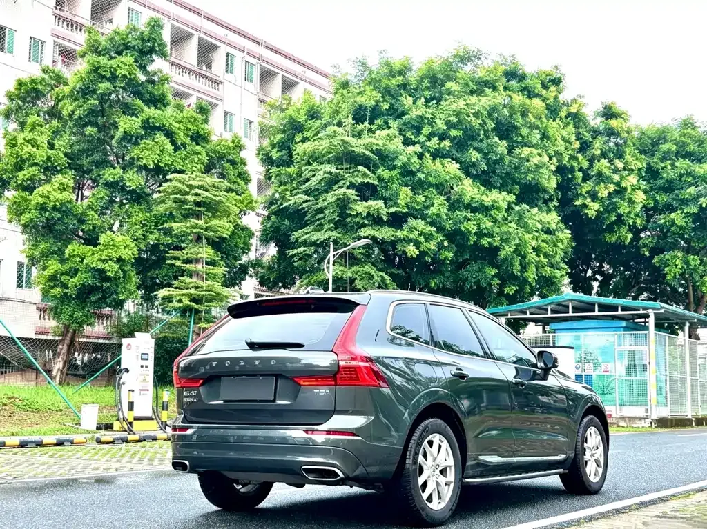 Volvo XC60 — фото 9