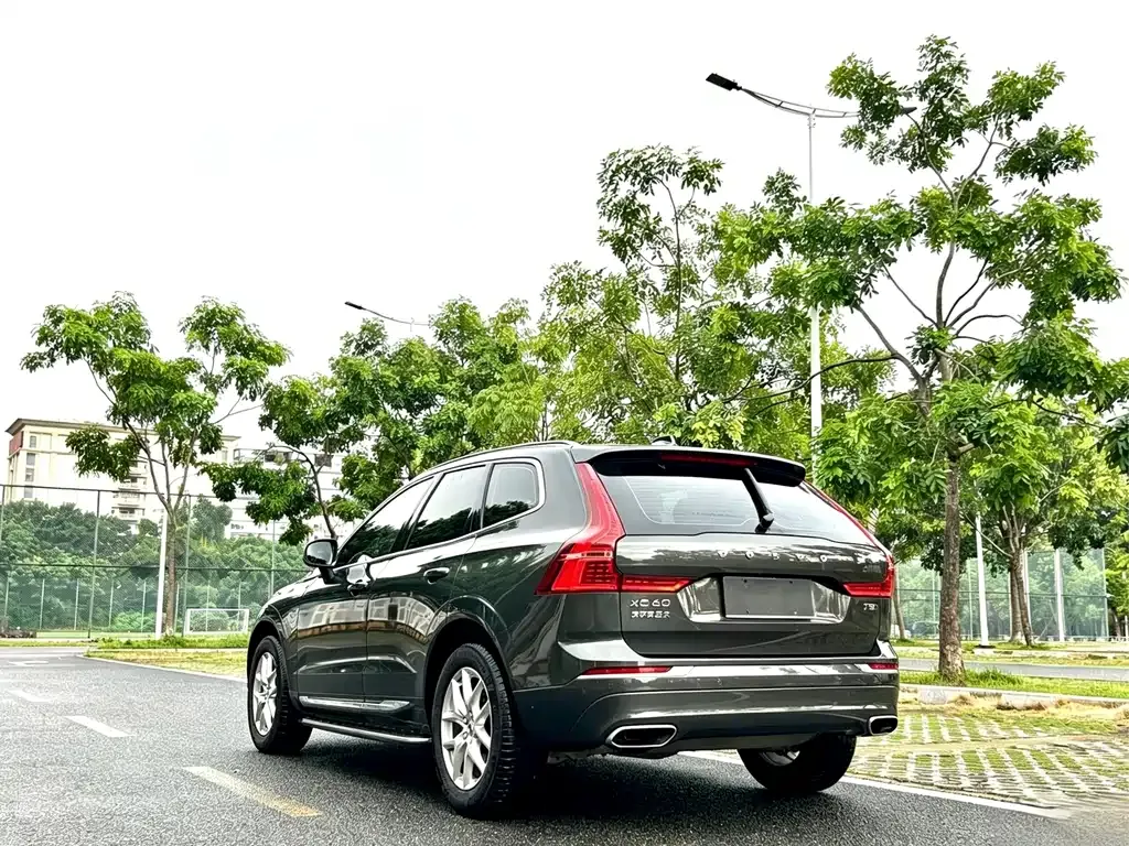 Volvo XC60 — фото 2
