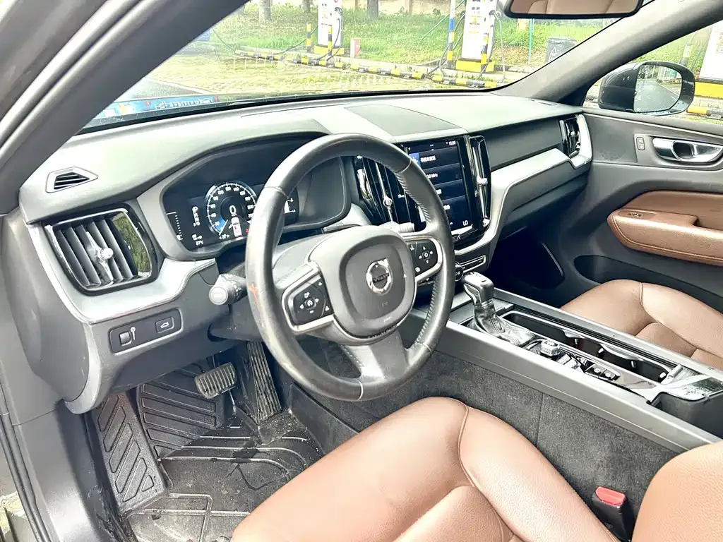 Volvo XC60 — фото 4