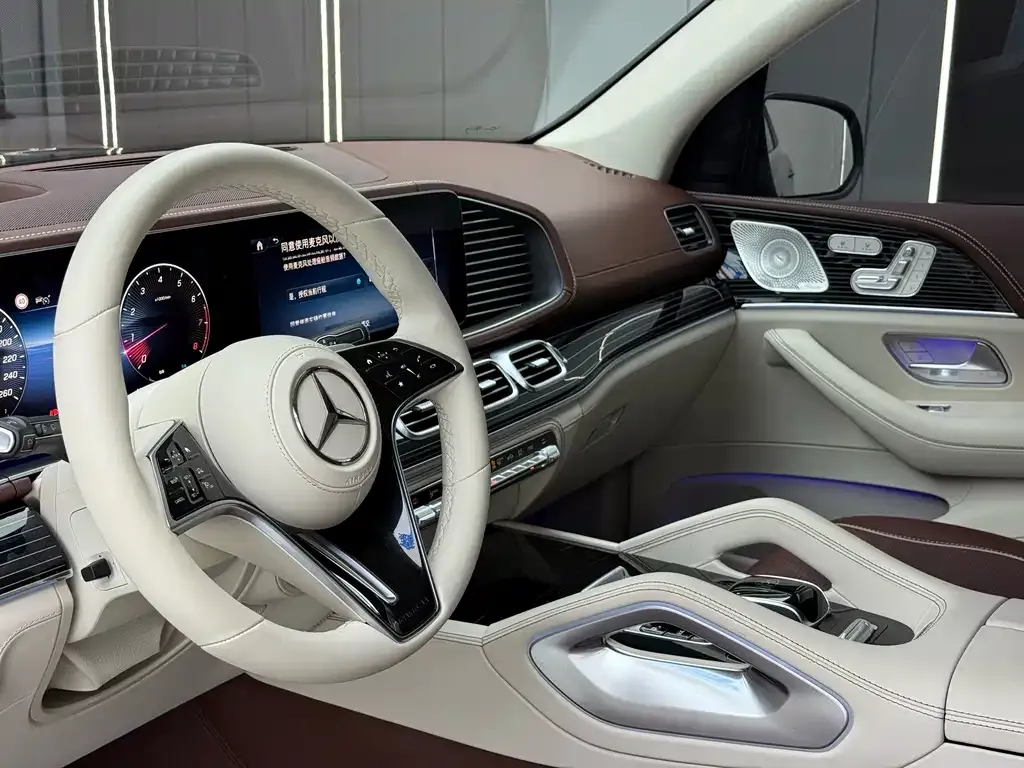 Mercedes-Benz GLS — фото 9