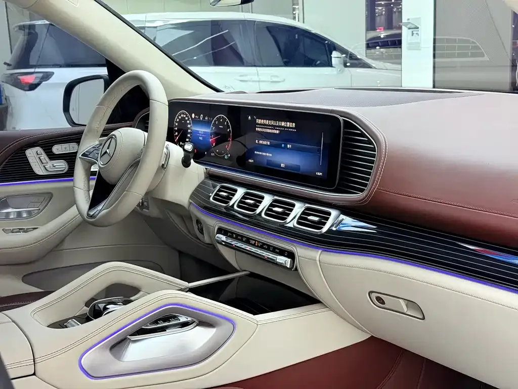 Mercedes-Benz GLS — фото 10