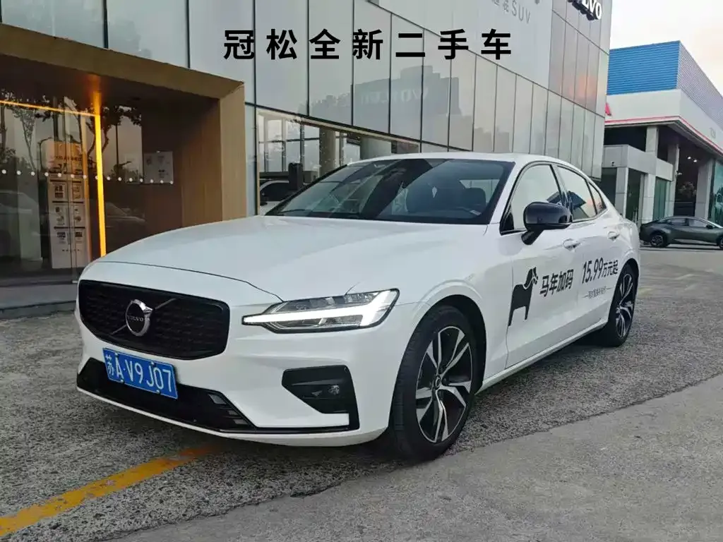 Volvo S60 — фото 1