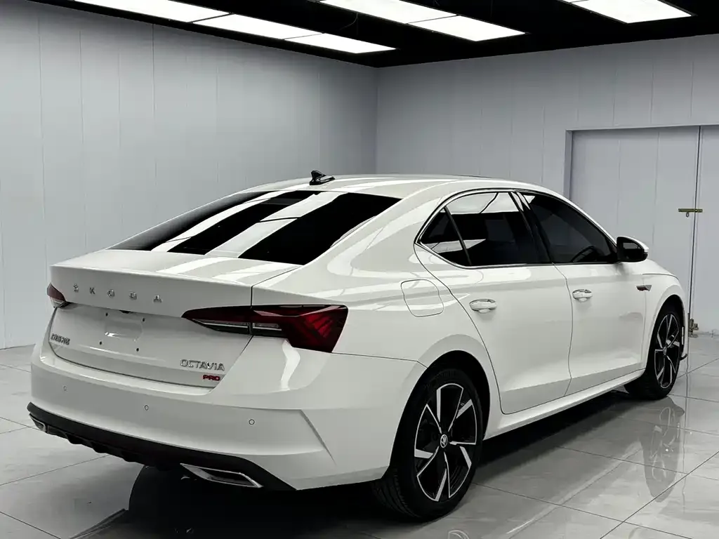 Skoda Octavia — фото 8