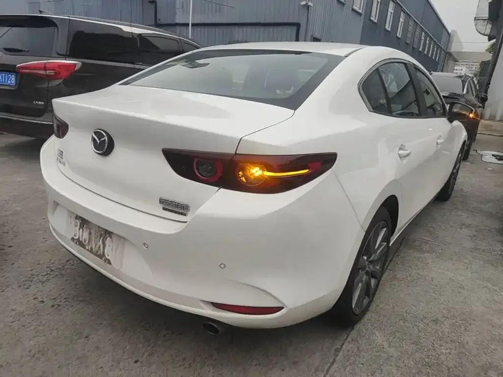 Mazda 3 Axela — фото 10