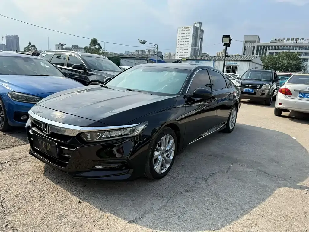 Honda Accord — фото 1