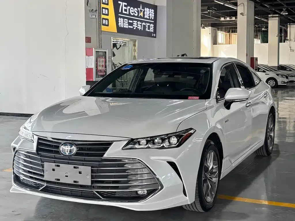 Toyota Avalon — фото 1
