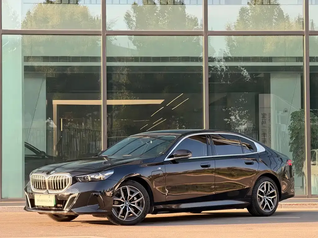 BMW i5 — фото 1