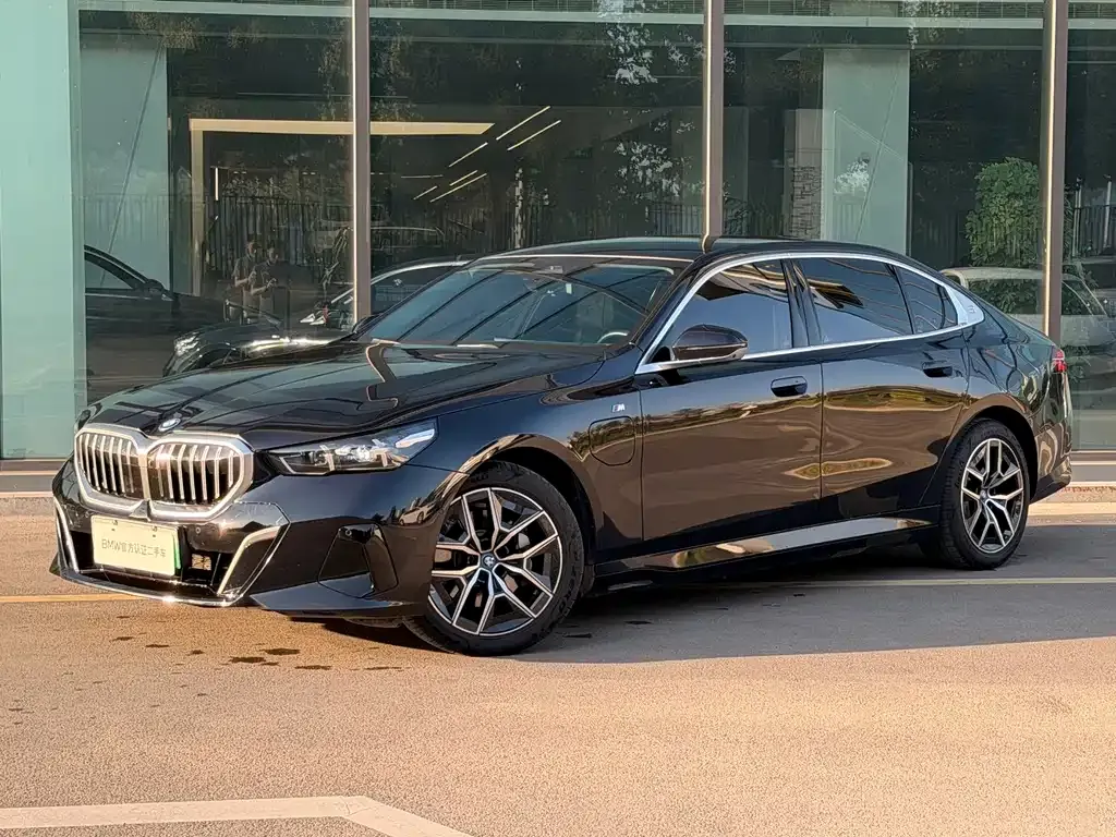 BMW i5 — фото 3