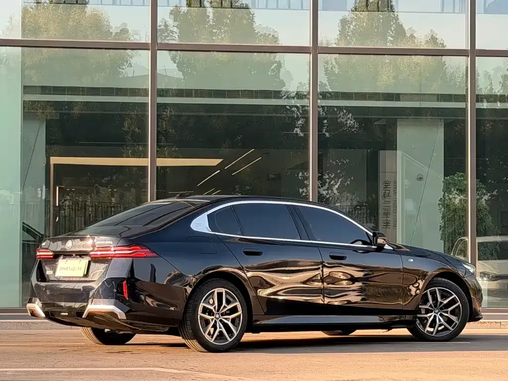 BMW i5 — фото 10