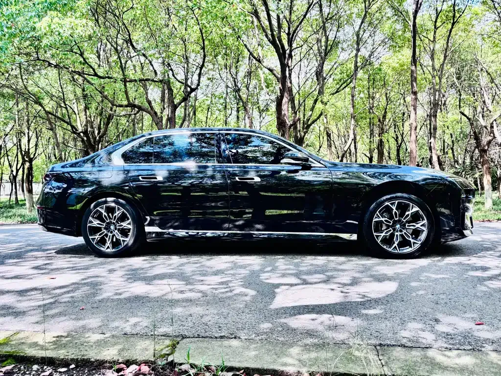 BMW 7 Series — фото 5