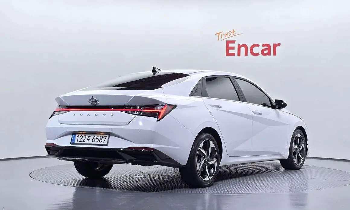 Hyundai AVANTE — фото 3