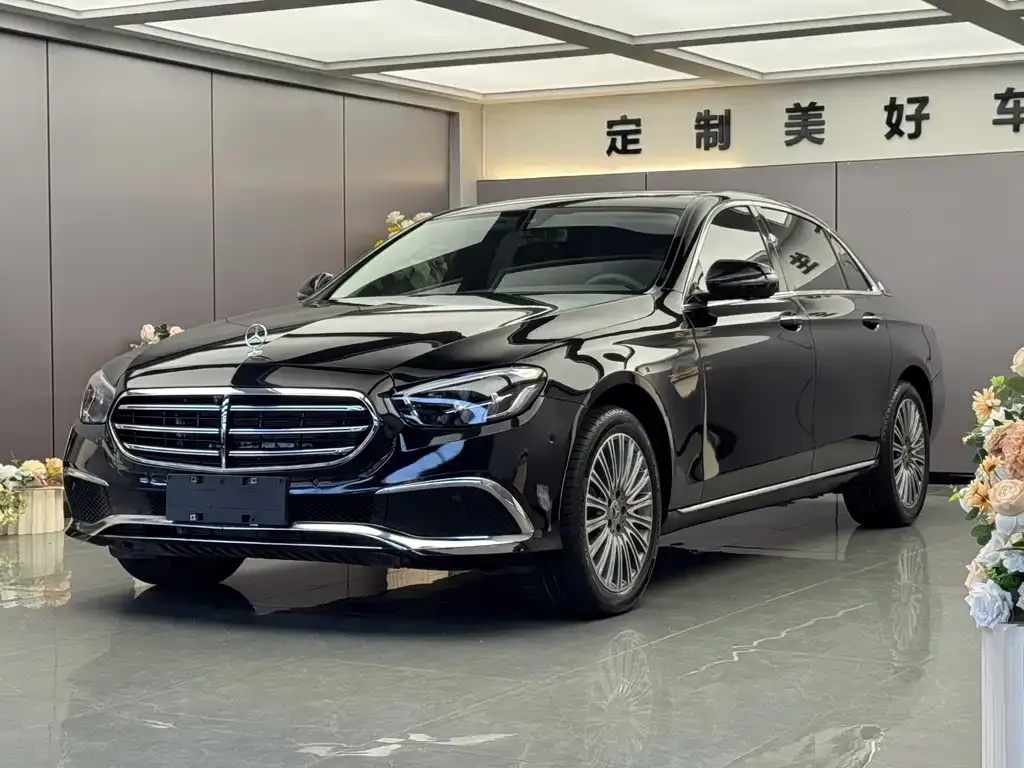 Mercedes-Benz E-Class — фото 1