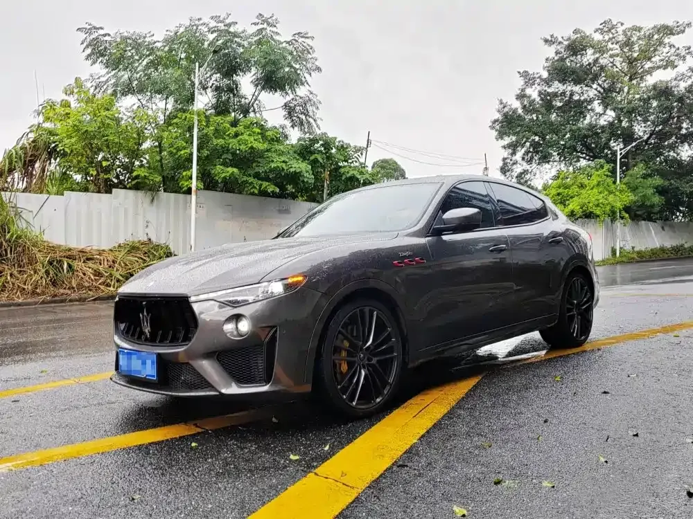 Maserati Levante — фото 1