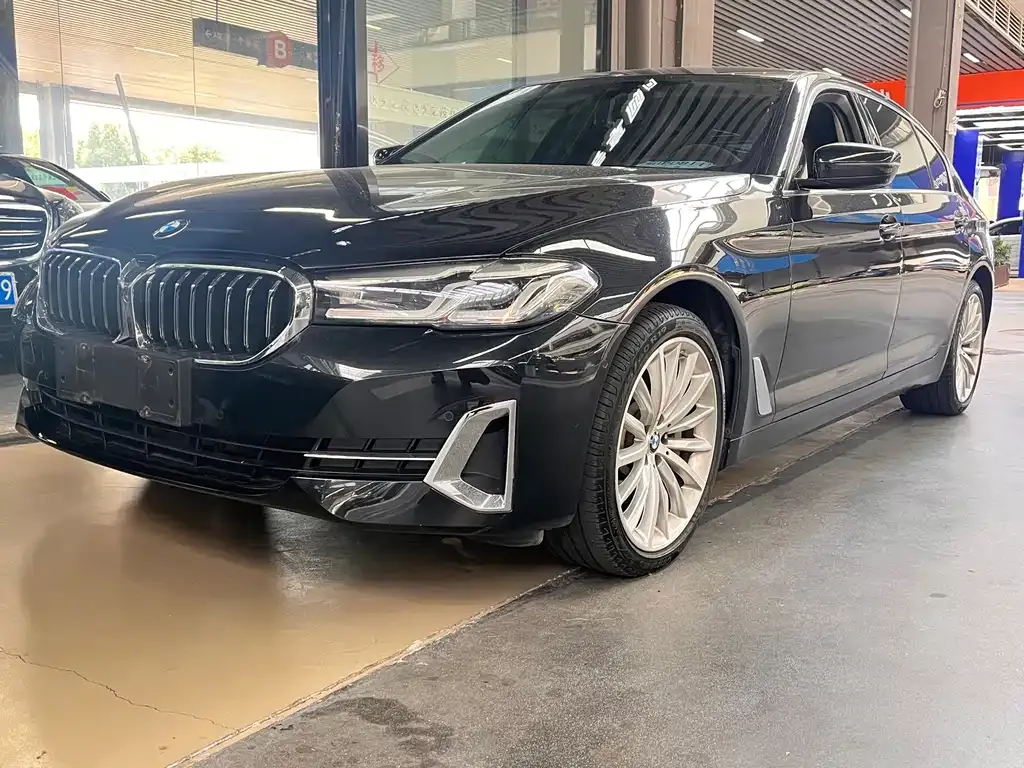 BMW 5 Series — фото 1