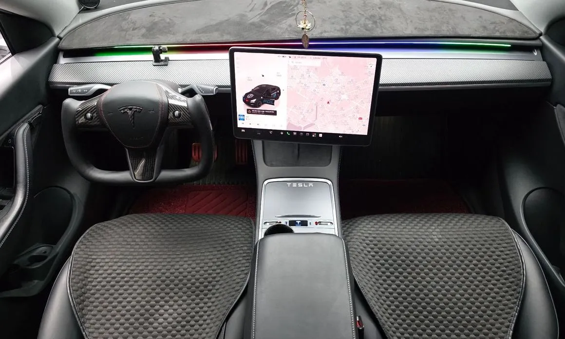 Tesla Model Y — фото 10