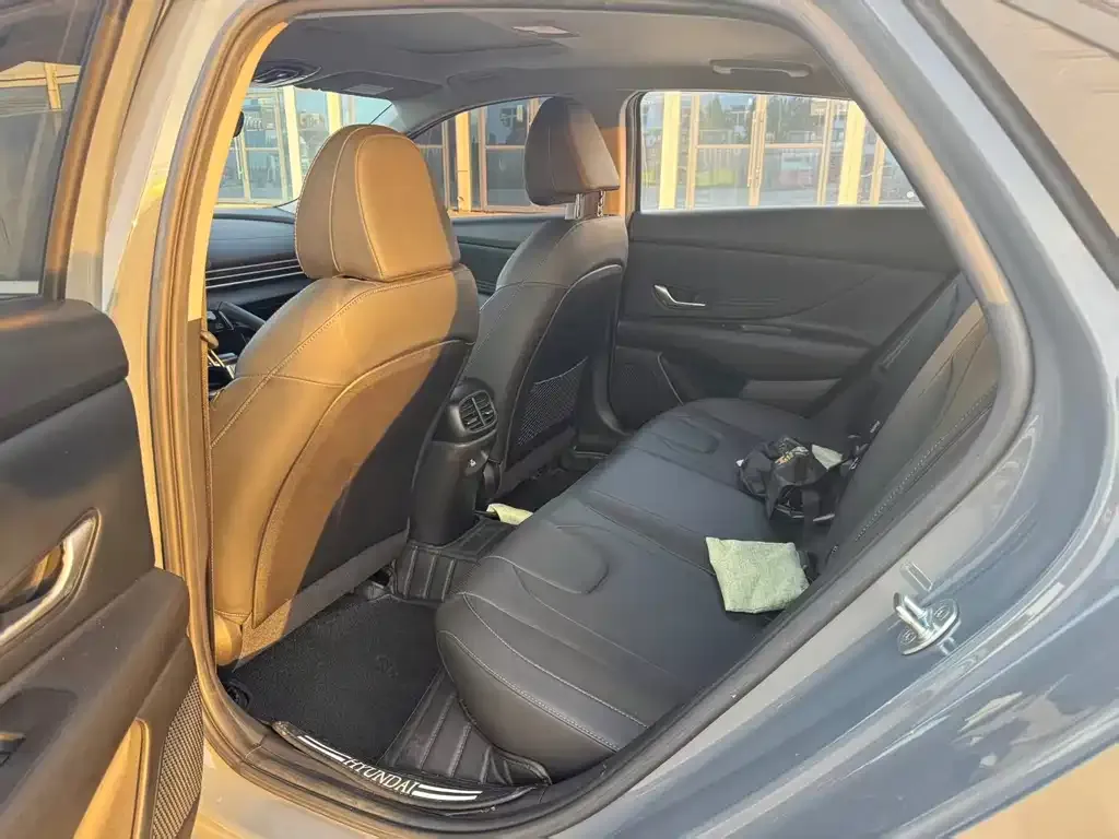 Hyundai Elantra — фото 3