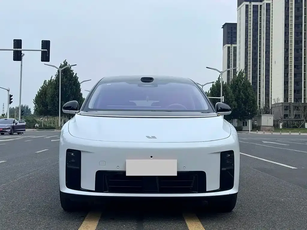 Li Auto Li i8 — фото 10