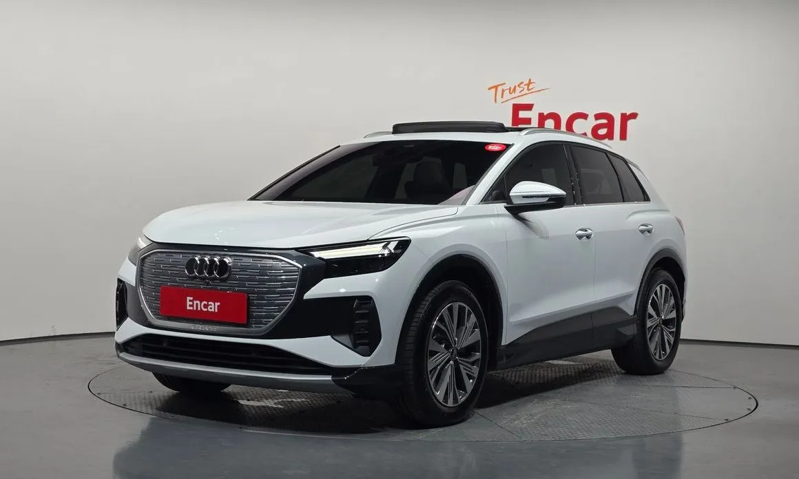 Audi Q4 e-tron — фото 1